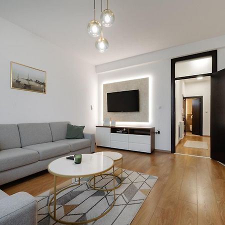Apartman Square Trg プリイェドル エクステリア 写真