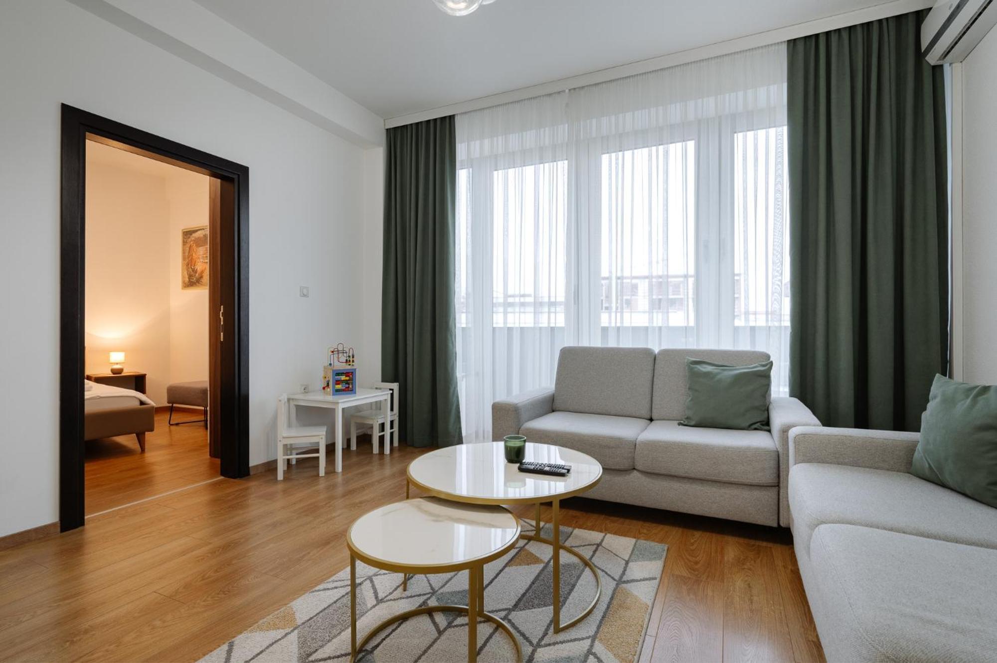 Apartman Square Trg プリイェドル エクステリア 写真