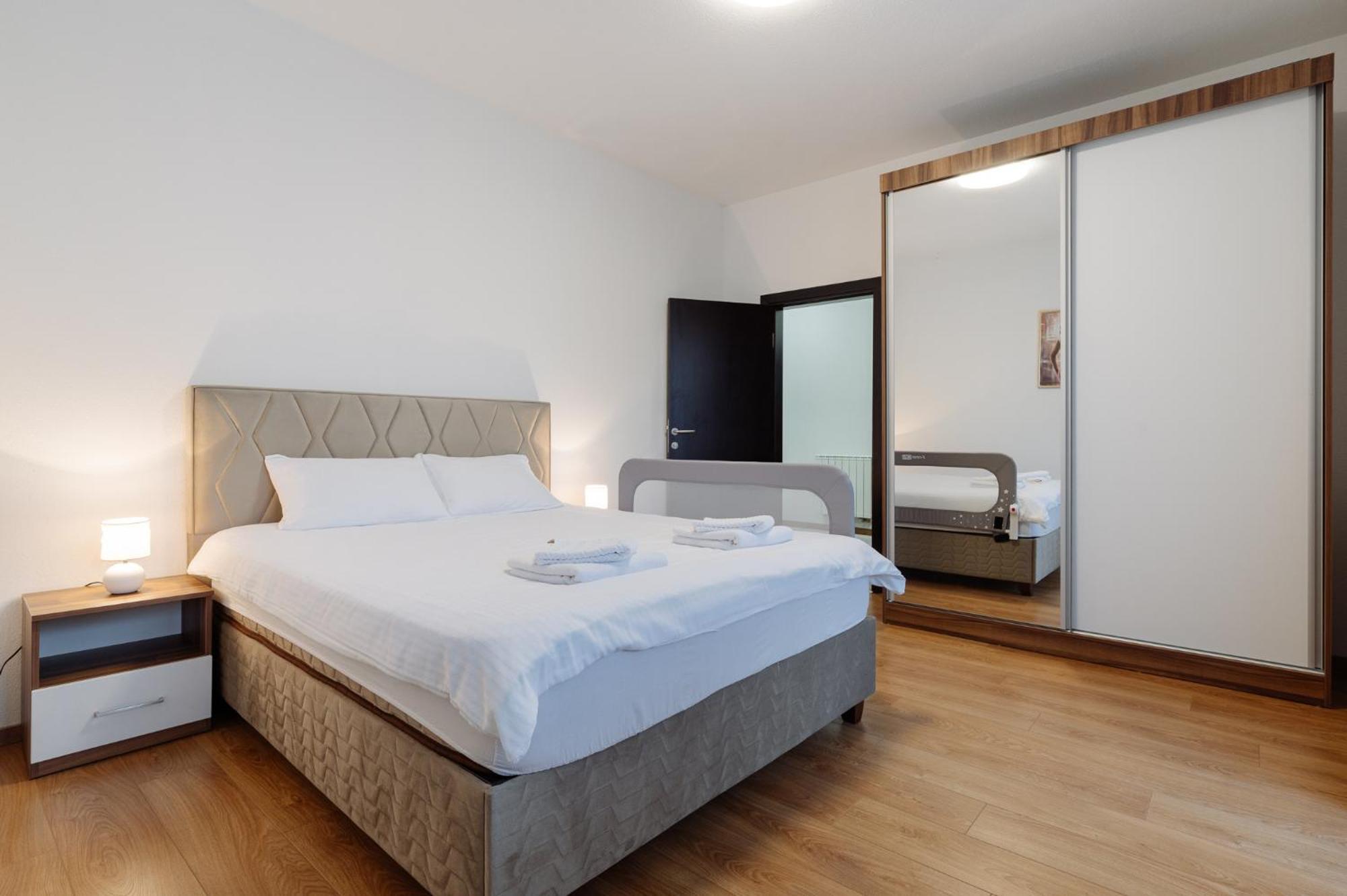 Apartman Square Trg プリイェドル エクステリア 写真