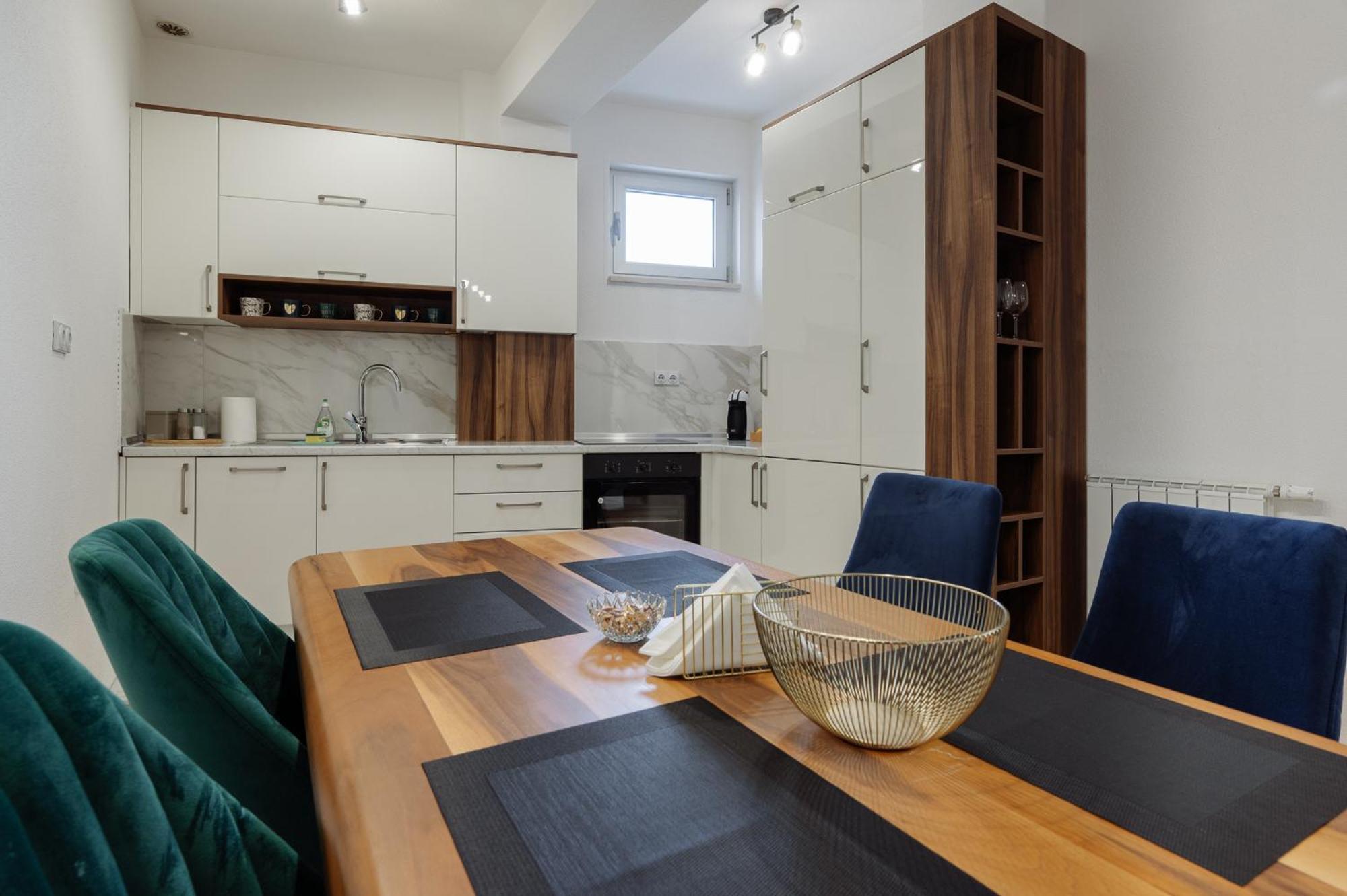 Apartman Square Trg プリイェドル エクステリア 写真